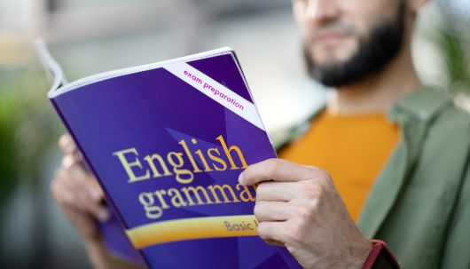 Czy warto inwestować w certyfikaty językowe? Przegląd najpopularniejszych egzaminów i ich znaczenie w życiu zawodowym.
